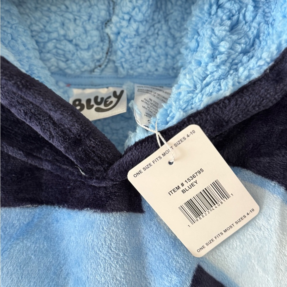 Oversized Bluey Hooded Blanket with Ears - Picture 2 of 3